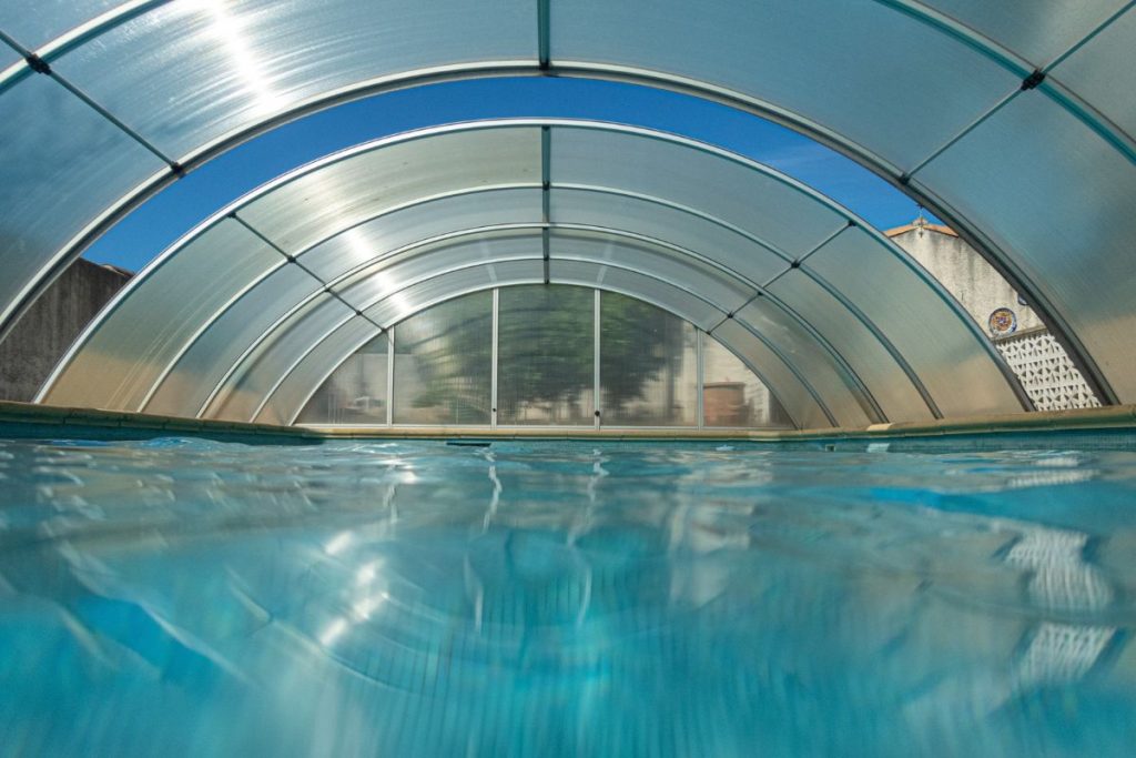 8-Les abris de piscine en polycarbonate alvéolaire